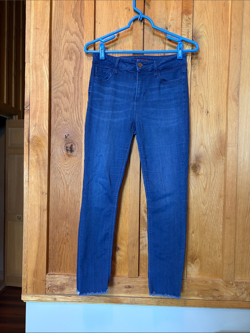 Guess Dark Blue Wash Denim Mid Rise Skinny Cropped Raw Hem Jeans, Size 27